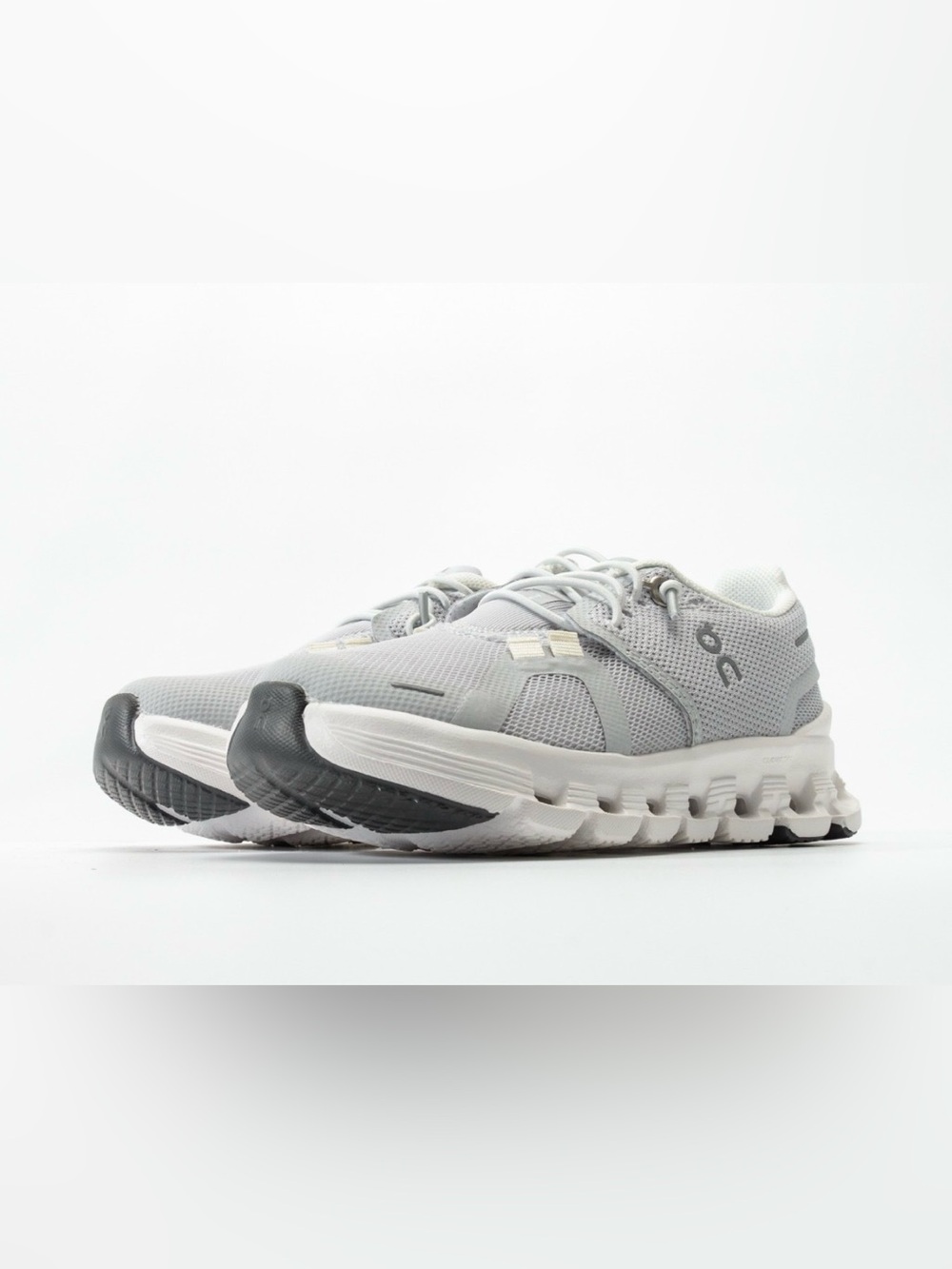 On Cloud 6 Kids Lightweight
Mesh Sneaker - Light Gray & white(SIZE 11C) - Picture 3 of 7